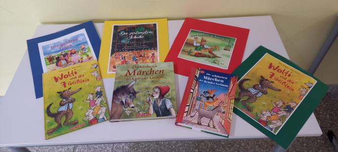 Bilder und Bücher mit Märchen